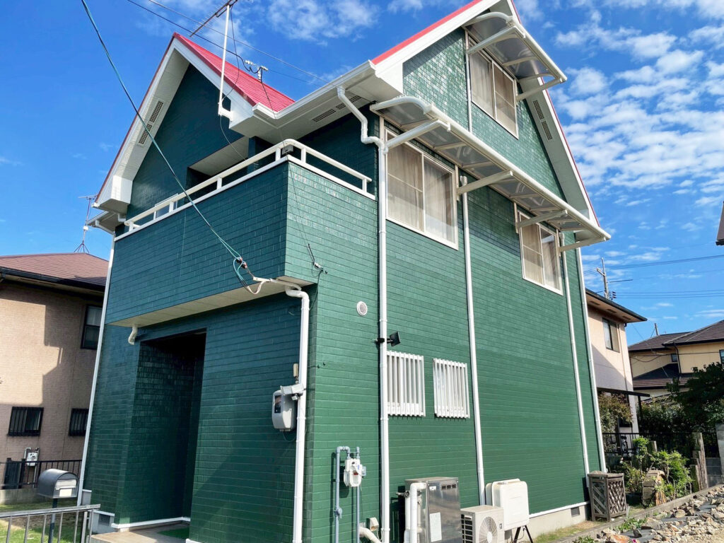【福山市】外壁屋根塗装工事｜丁寧な4回塗りで汚れや劣化のない耐候性の高いお家