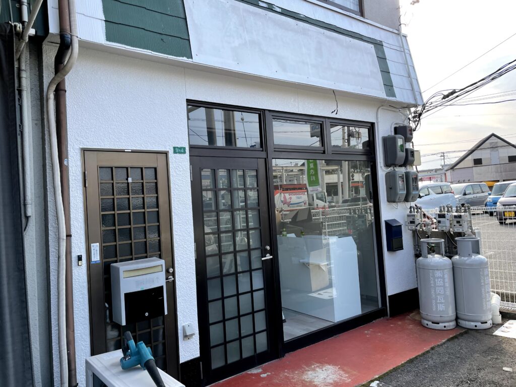 【福山市】外壁塗装工事｜店舗改装外部塗装工事