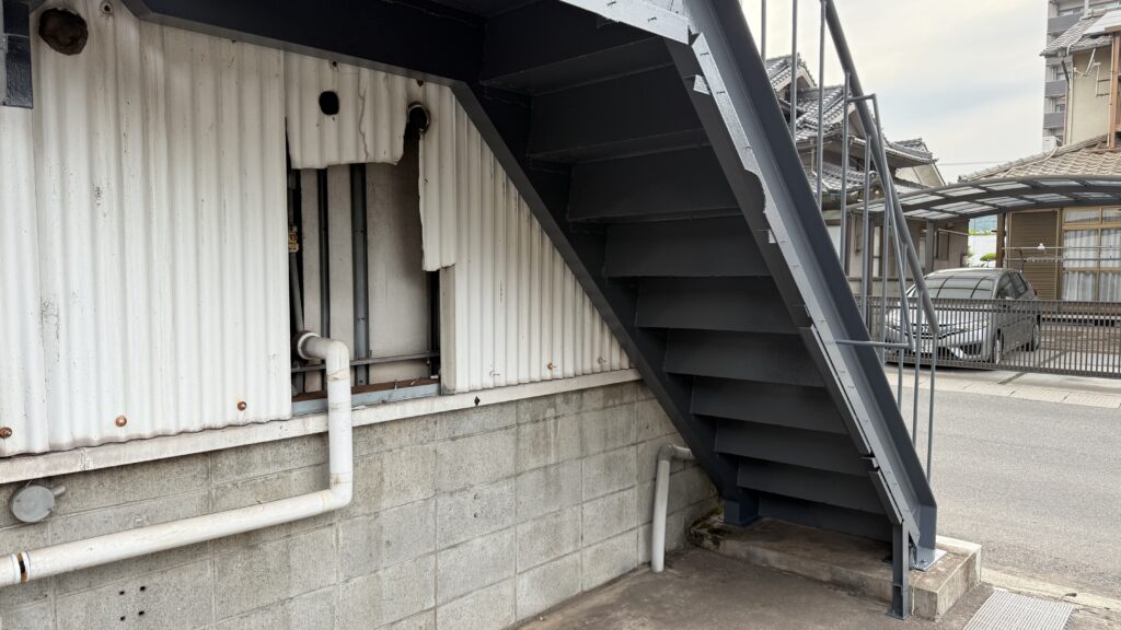 狭小部までしっかりと塗装しております。