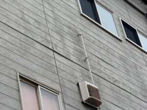 戸建て住宅の外壁に見られる黒ずみや汚れ