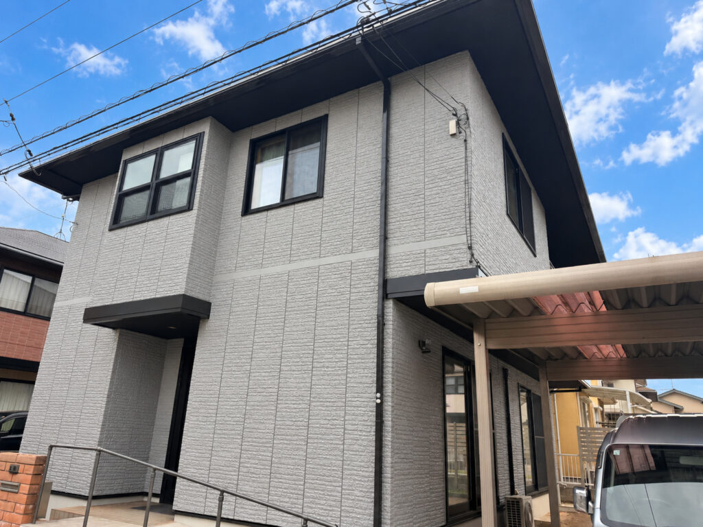 【福山市】伊勢丘　外壁屋根塗装・板金カバー工事｜屋根の５回塗りと板金カバーで美観再生したミサワホームのお家